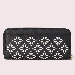 Kate Spade wallet black &white zip ♠️